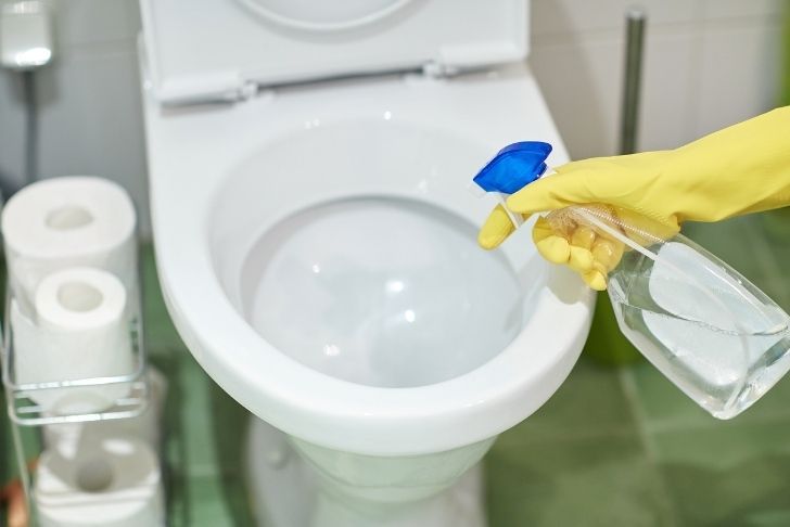 Nettoyer les toilettes