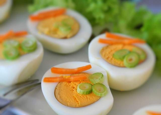 manger un ou deux oeufs durs au petit-déjeuner permet de donner une sensation de satiété qui dure longtemps