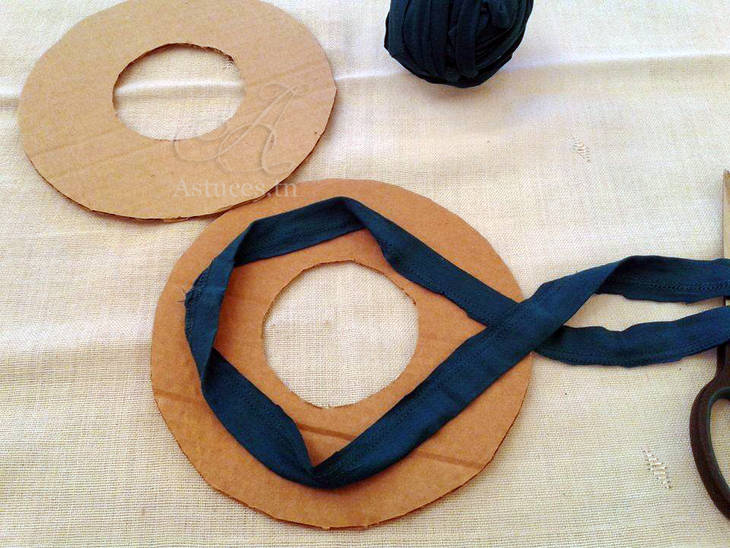Fabriquer un pompon avec un t-shirt
