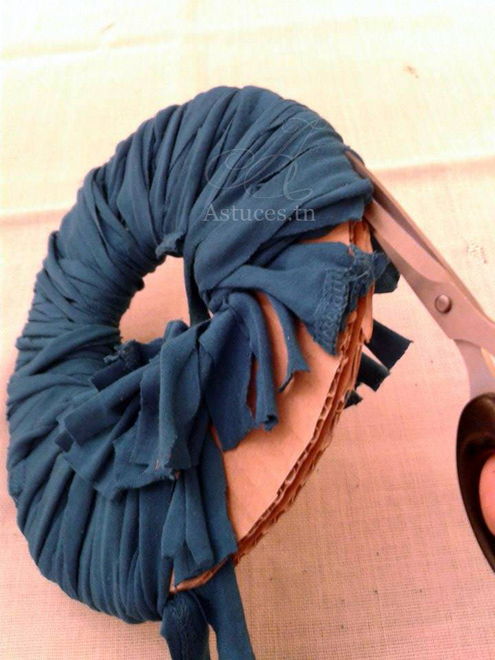 Fabriquer un pompon avec un t-shirt
