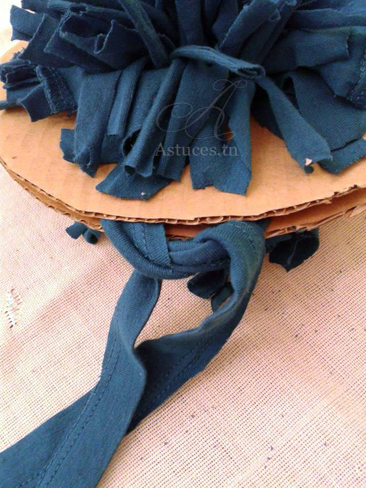 Fabriquer un pompon avec un t-shirt