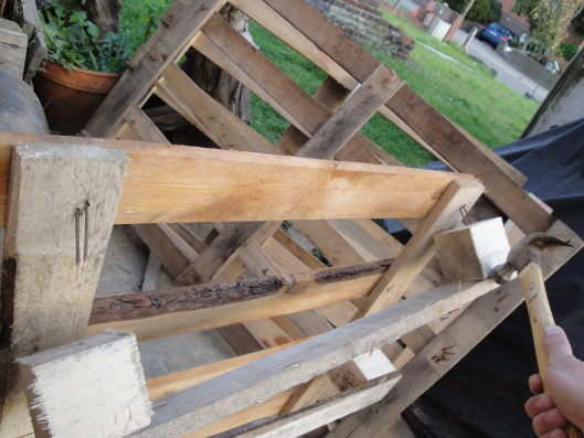 Démonter une palette en bois