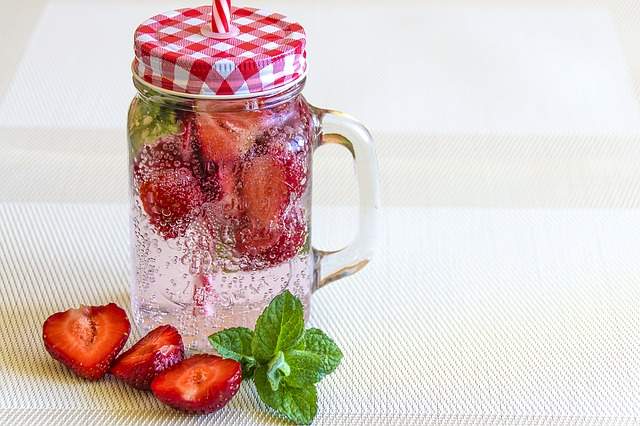 infusion de fruits eau infusée aux fraises