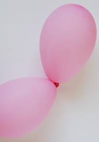 Ballons transformés en fleurs décoratives