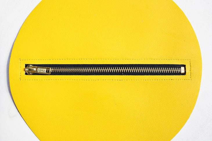 Pochette latex en forme d’émoticône