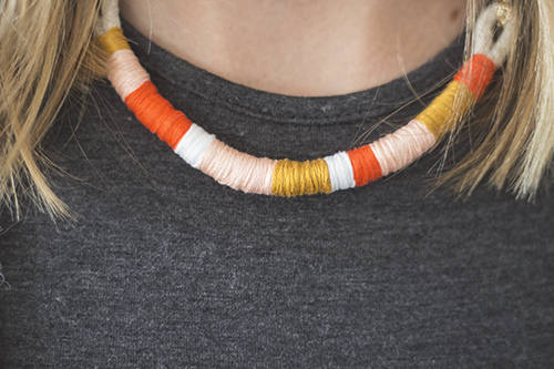 Collier de fils enroulés