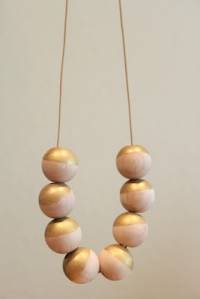 Collier de perles en bois personnalisé