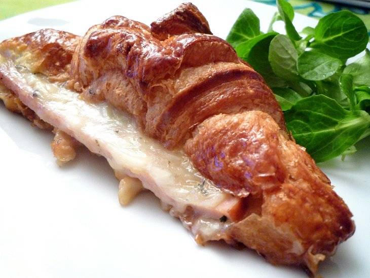 Croissants fourrés jambon fromage