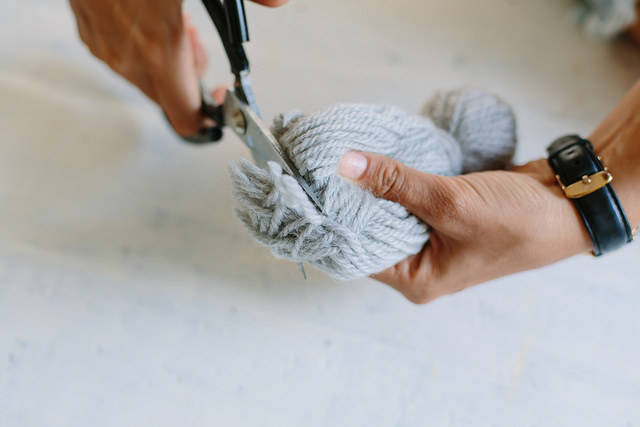 Relooker une couverture de pique-nique avec des pompons