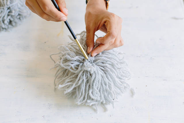 Relooker une couverture de pique-nique avec des pompons