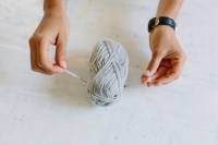 Relooker une couverture de pique-nique avec des pompons