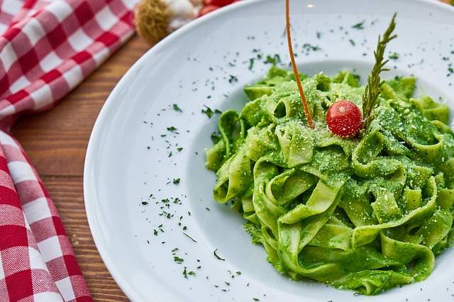 plat de pâtes au pesto vegan