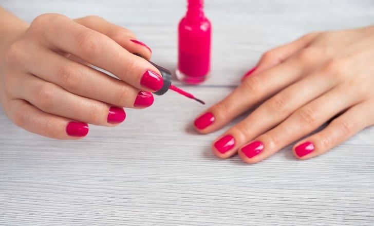 9 Astuces pour faire sécher son vernis à ongles rapidement