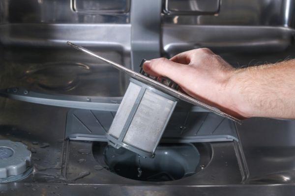 Replacer le filtre du lave-vaisselle