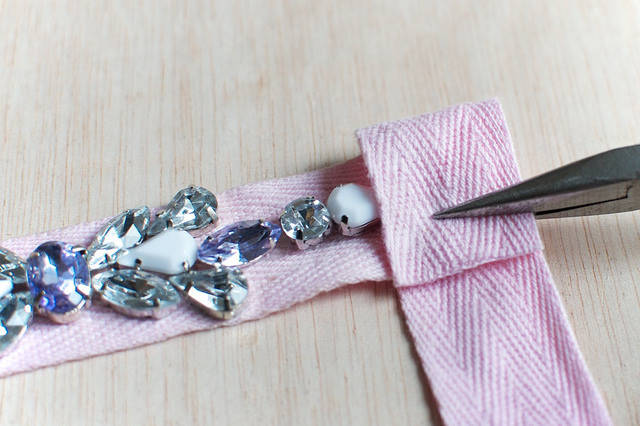 Bracelet ruban décoré de strass