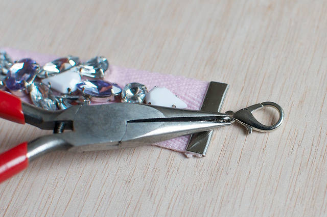 Bracelet ruban décoré de strass