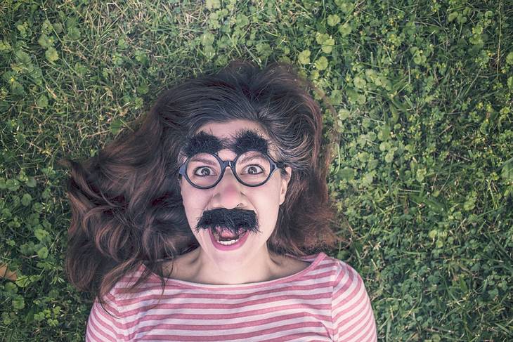 Ralentir la repousse des poils sur le visage avec des produits naturels