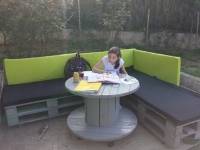 Banc en palettes et table en touret