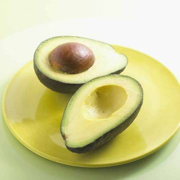 Masque à l'avocat pour cheveux secs