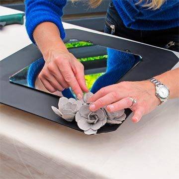 Miroir déco avec des boites d'oeufs