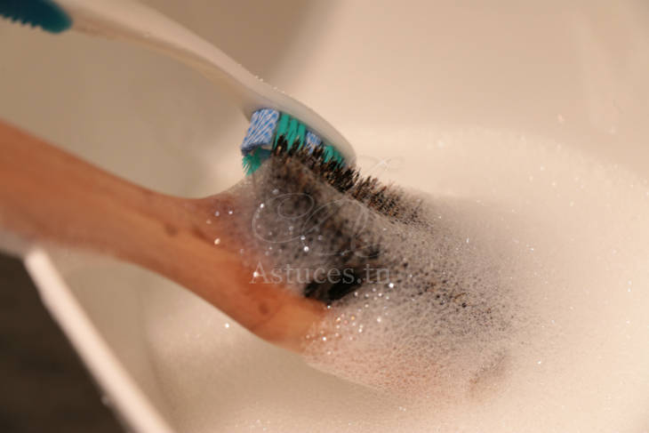 Nettoyer une brosse à cheveux