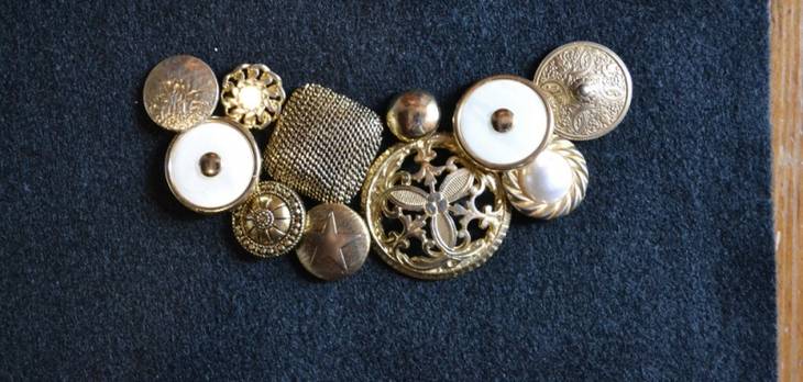 Collier avec des boutons vintage