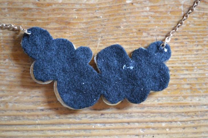 Collier avec des boutons vintage