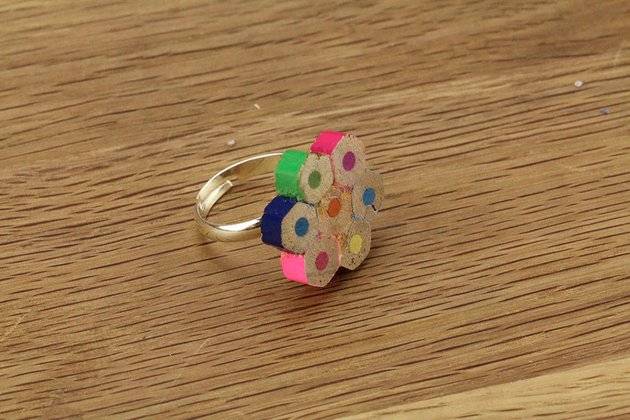 Bague crayons de couleurs