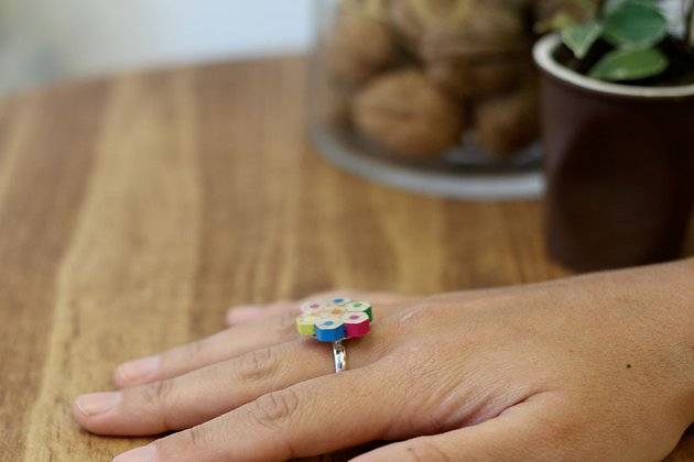 Bague crayons de couleurs