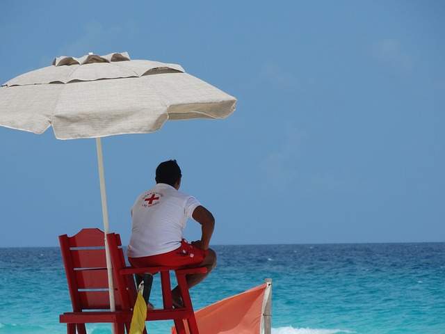 choisir une plage surveillée pour éviter les noyades