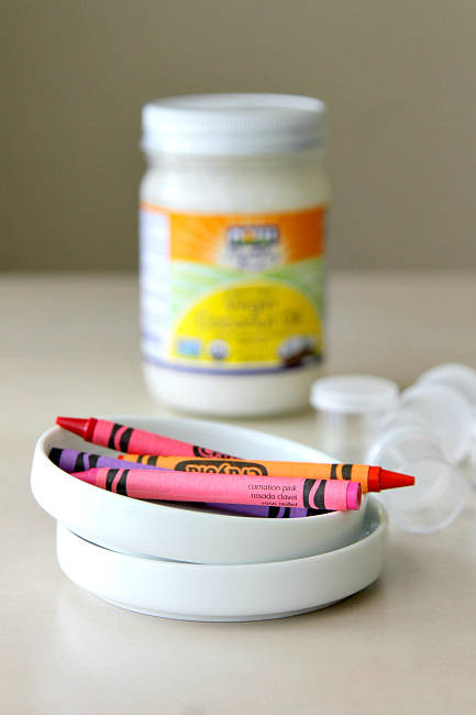 Brillant à lèvres avec des crayons de cire
