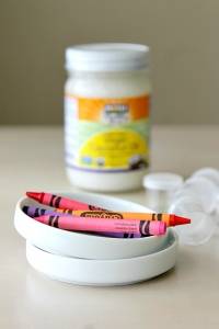Brillant à lèvres avec des crayons de cire