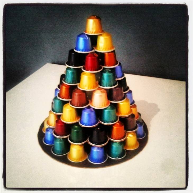 Sapin de Noël avec des capsules de café