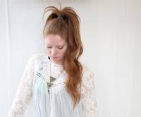 Illusion de cheveux très longs sans extension