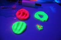 Pâte à modeler phosphorescente