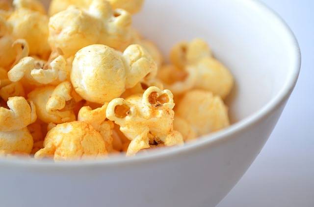 Pop-corn sucrés colorés