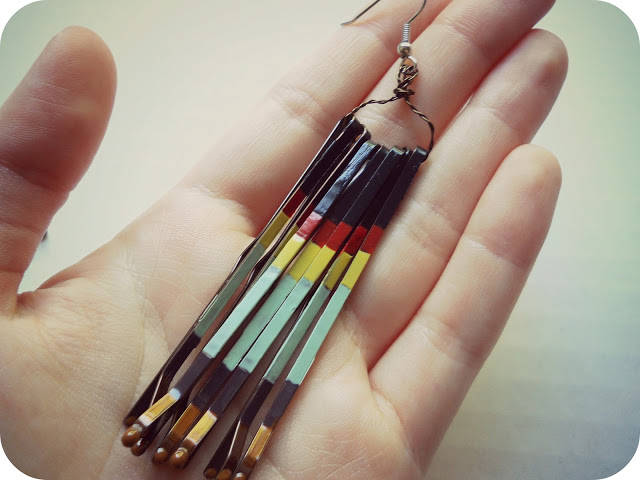 Boucles d’oreilles avec des épingles à cheveux