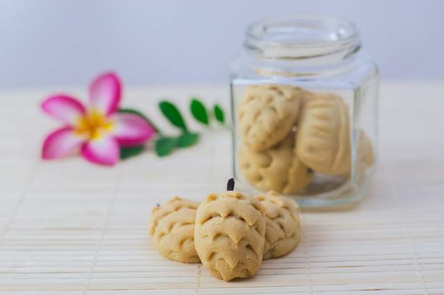 pot de verre avec des biscuits conservation des biscuits