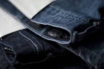 Ourler un jean en gardant la couture originale