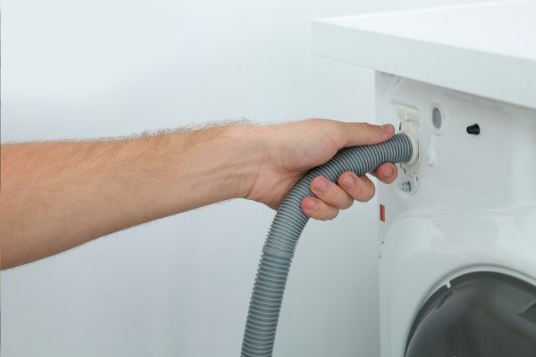 Lave-linge : comment changer le tuyau de vidange d'un lave-linge ?