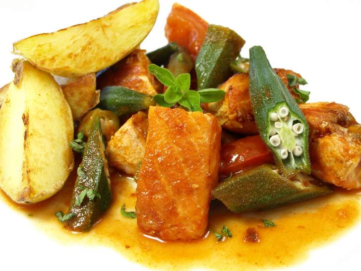légumes cuits plat cuisiné avec du gombo
