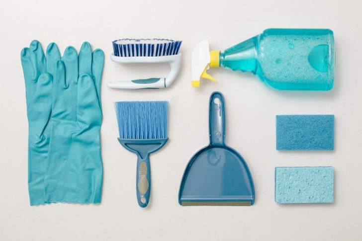 ustensiles de nettoyage joliment colorés qui donnent envie de faire le ménage  