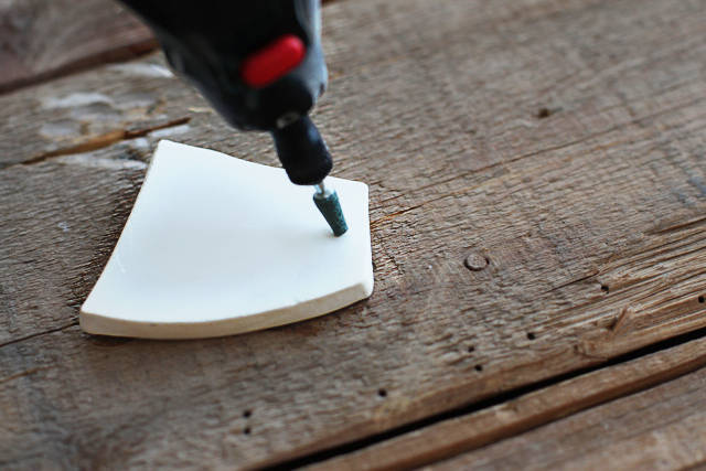Porte clés avec débris de porcelaine
