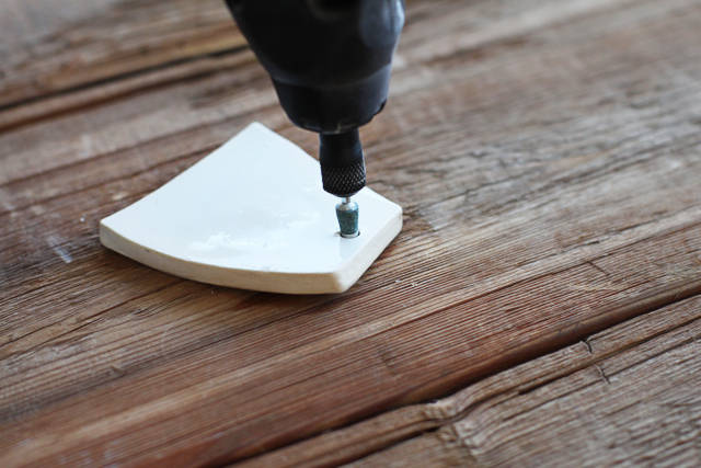 Porte clés avec débris de porcelaine