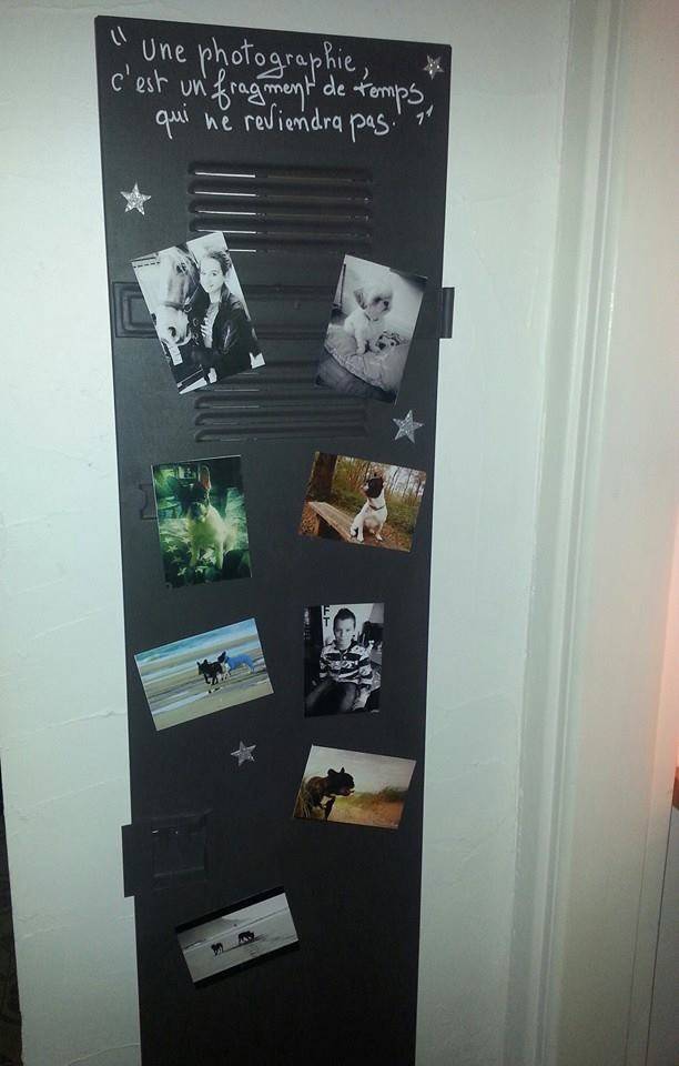 Porte de vestiaire relookée en tableau à craie magnétique