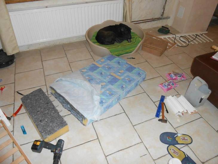 Transformation d'un lit bébé en couchette pour chien