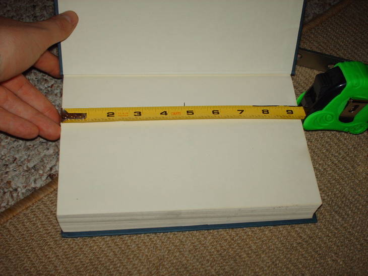 Etagère de livres invisible