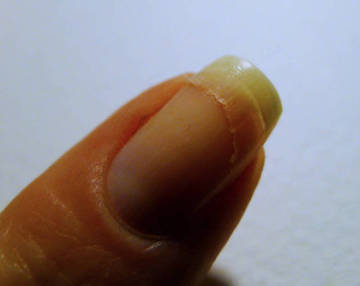 Enlever la terre sous les ongles après avoir jardiné