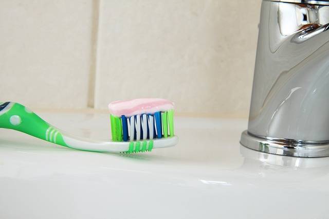 Astuces surprenantes avec du dentifrice