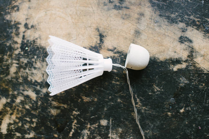 Guirlande lumineuse avec des volants de badminton